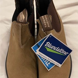 Blundstone Women’s Classic Chelsea Boot.Sand Suede size 5.5 AUS/ US 8.5 women’s